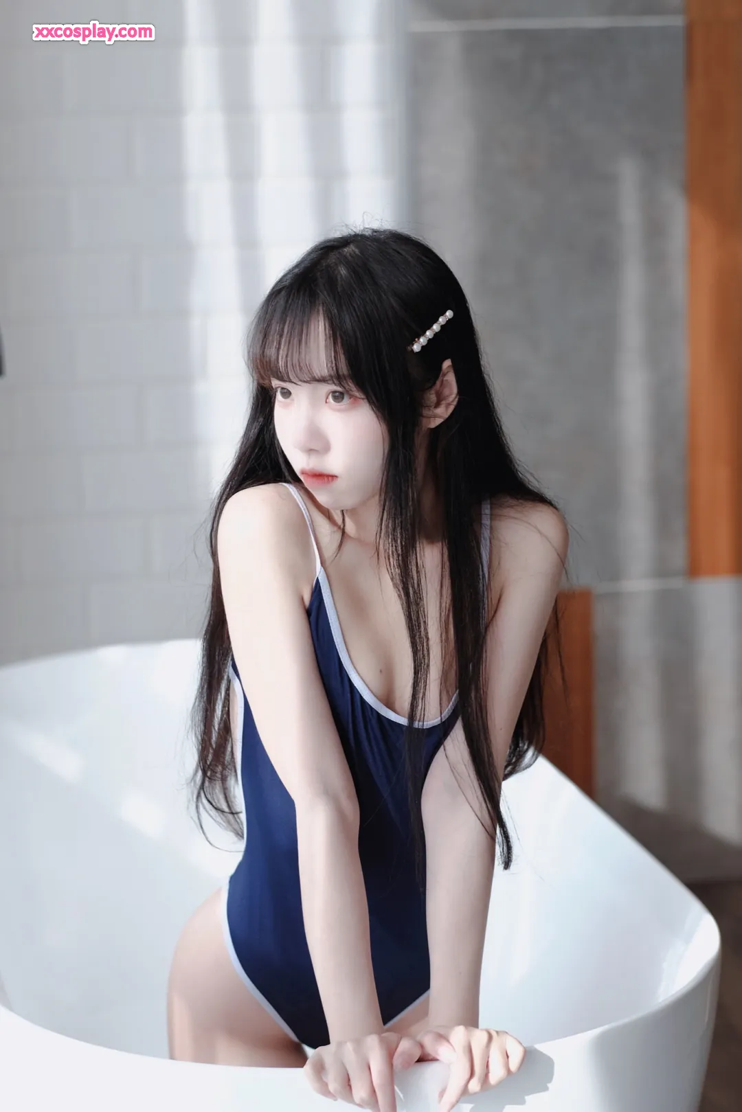 Keke Xiaobaitu: Follow the Bunnies to Swim!